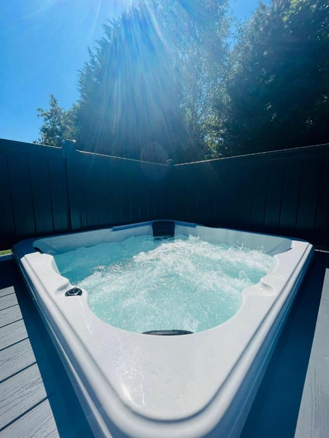 Copse View Lodge With Hot Tub York Eksteriør bilde