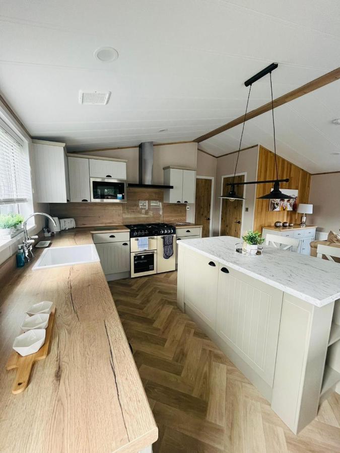 Copse View Lodge With Hot Tub York Eksteriør bilde
