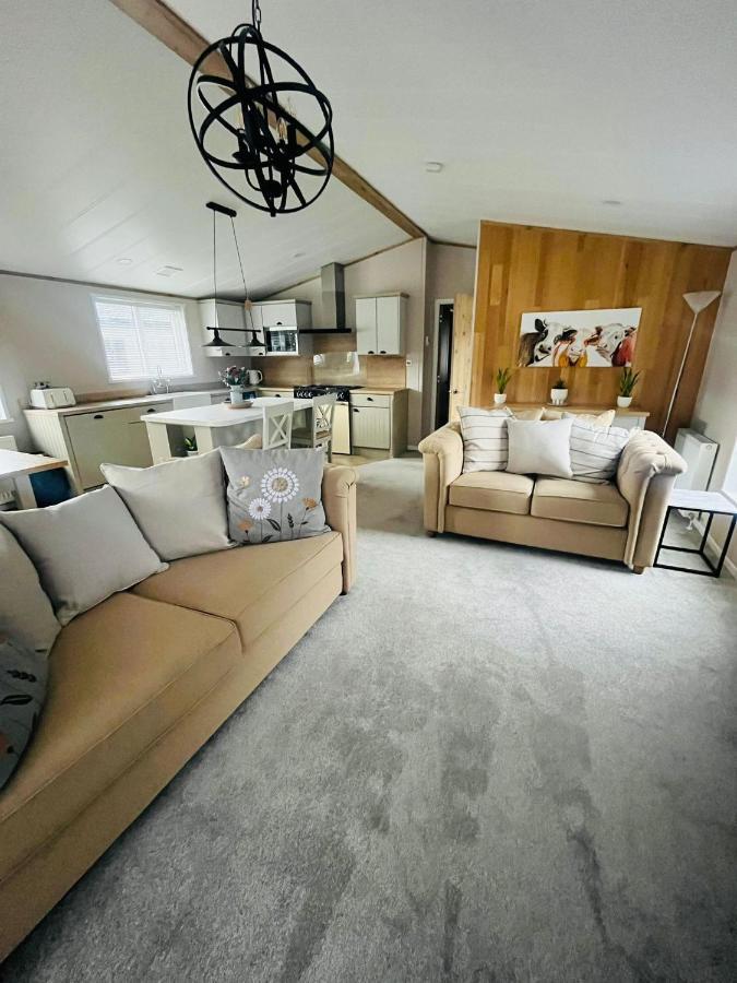 Copse View Lodge With Hot Tub York Eksteriør bilde