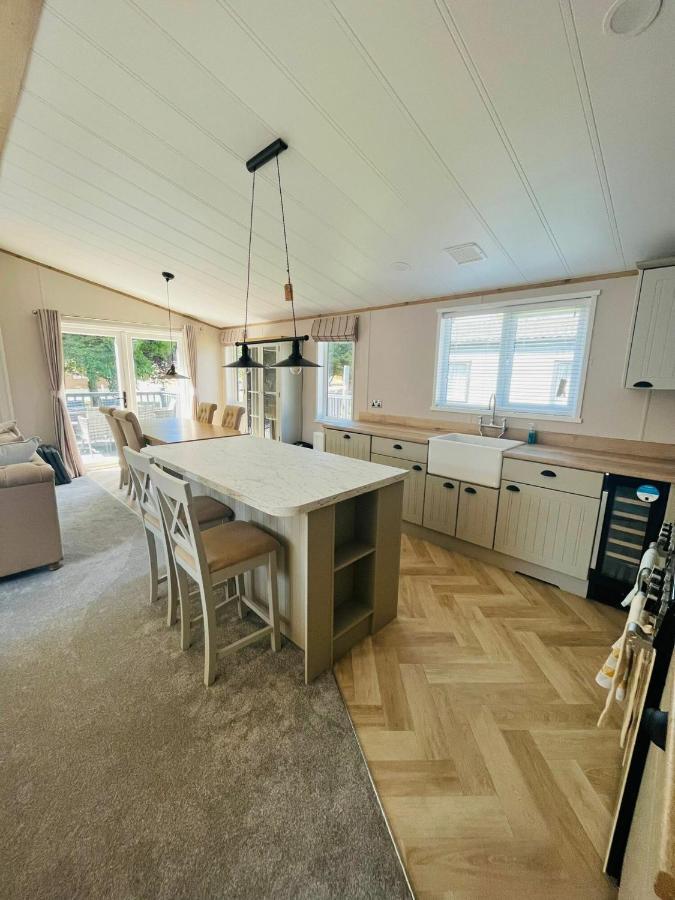 Copse View Lodge With Hot Tub York Eksteriør bilde