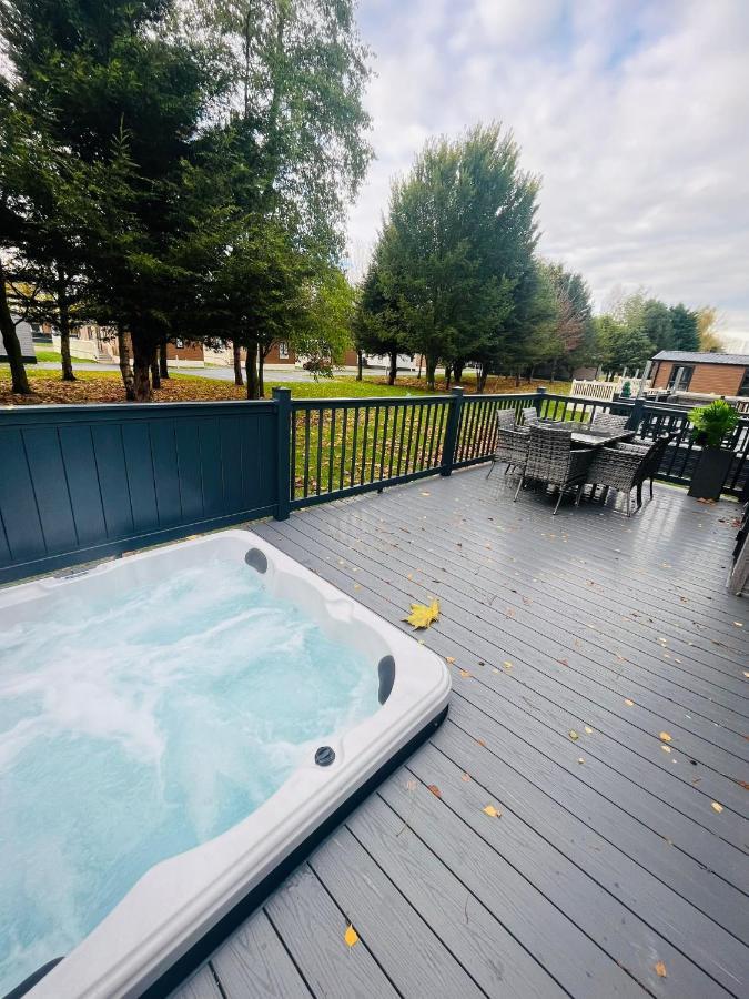 Copse View Lodge With Hot Tub York Eksteriør bilde