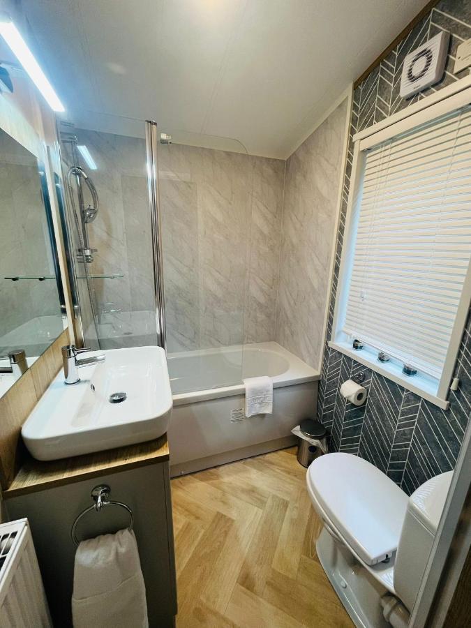 Copse View Lodge With Hot Tub York Eksteriør bilde